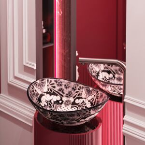 Mexican Sink in a Futuristic Bathroom | A close-up highlights the artistic decorations of the Serena sink. This hand-painted vessel is a true work of art, crafted by Mexican artisans. The Talavera technique ensures each piece is unique. Ideal for a refined interior.
Product: https://www.cerames.eu/serena-talavera-black-and-white-sink-17194.html