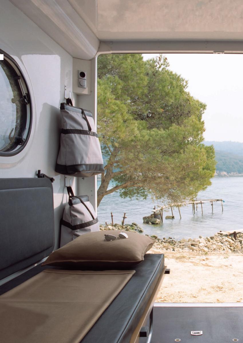 Gniazda elektryczne, Berker Integro Flow Gniazdo SCHUKO IP44, Hager