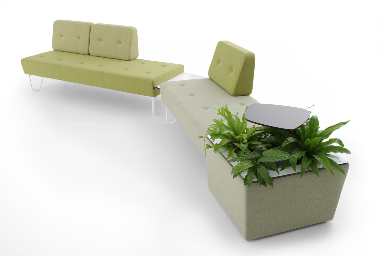 кашпо из металла на ножках. столик из кашпо. растения в вазонах. кашпо вингарден. столик для цветка.