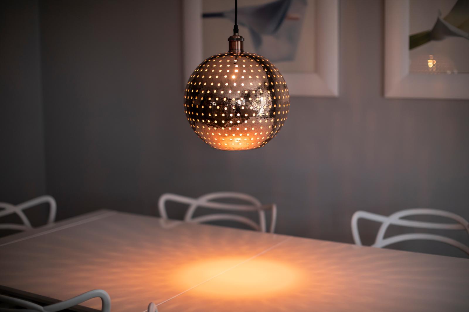 Lampy zwieszane, Bola XL - świecąca kulista lampa sufitowa, Cerames