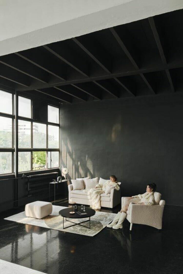 Tables, Moon, BIZZARTO