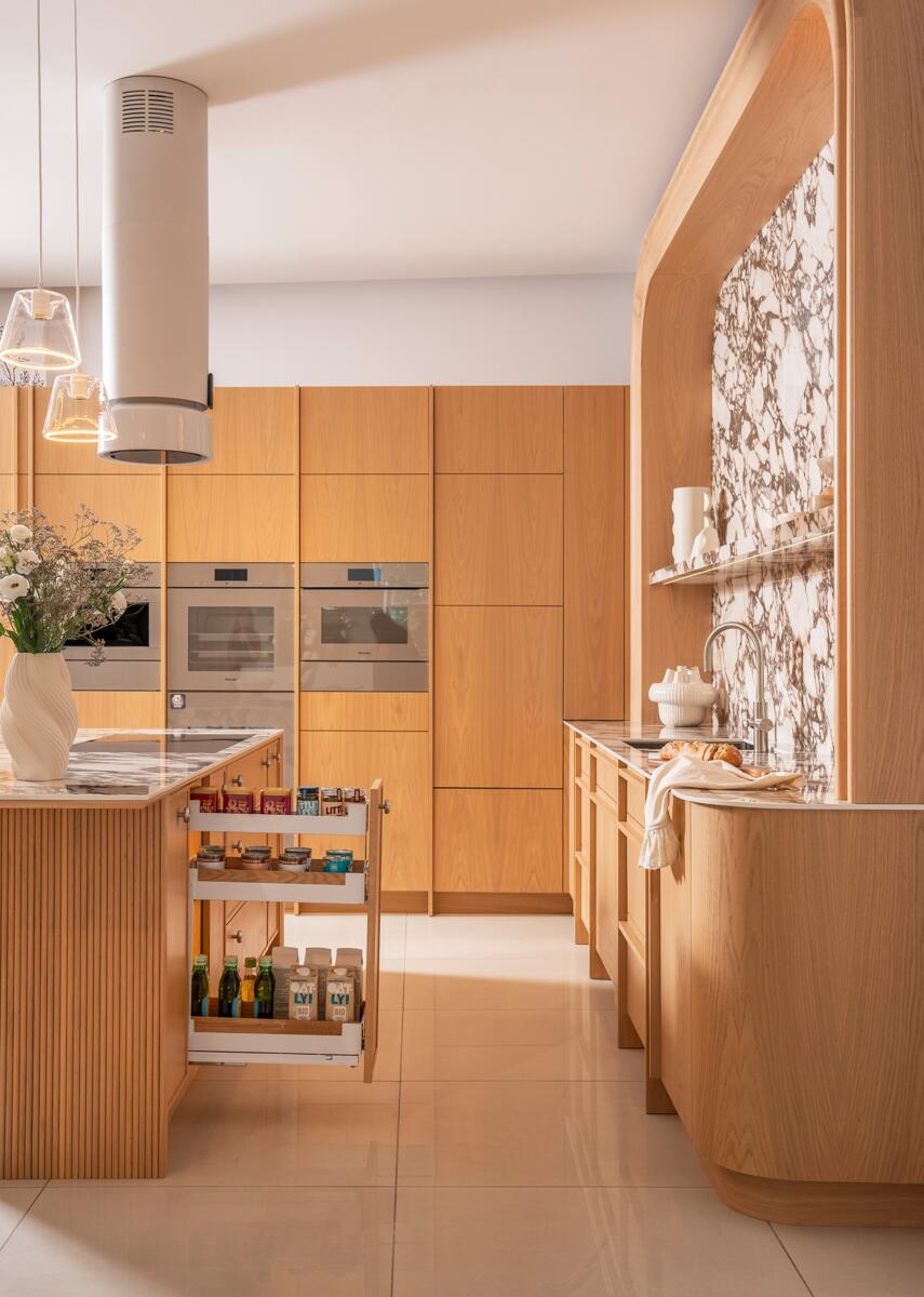 Under-counter storage in the cooking zone