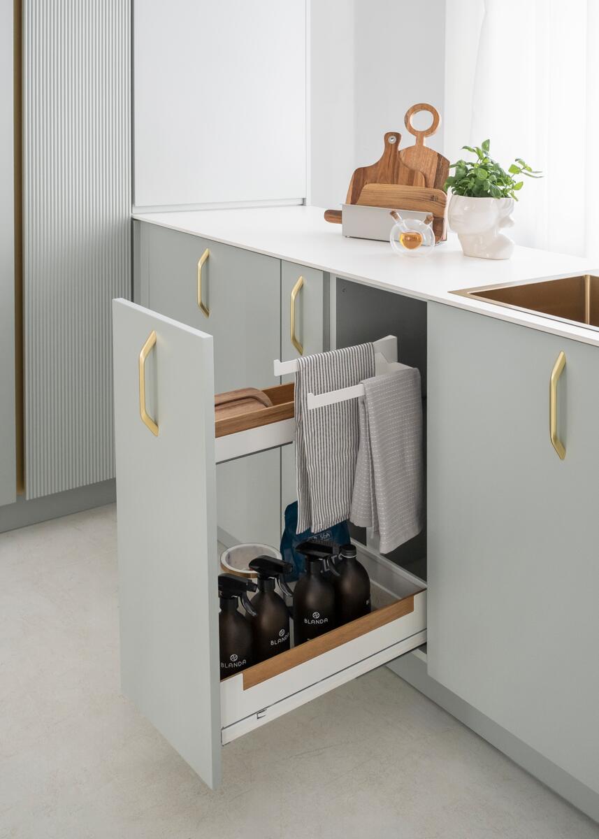 Under-counter storage in the cooking zone
