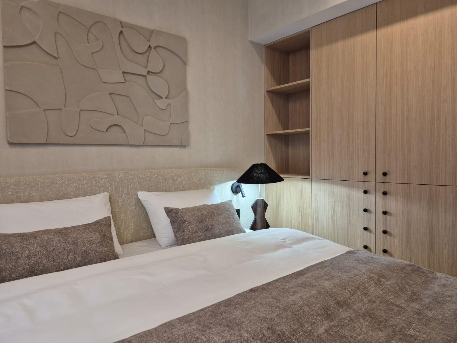 Lekko zabielona podłoga dębowa łączy subtelną elegancję...