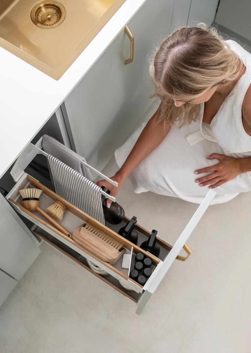 Under-counter storage in the cooking zone