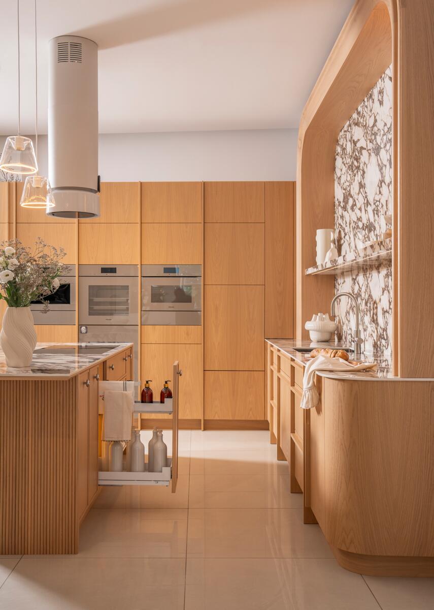 Under-counter storage in the cooking zone