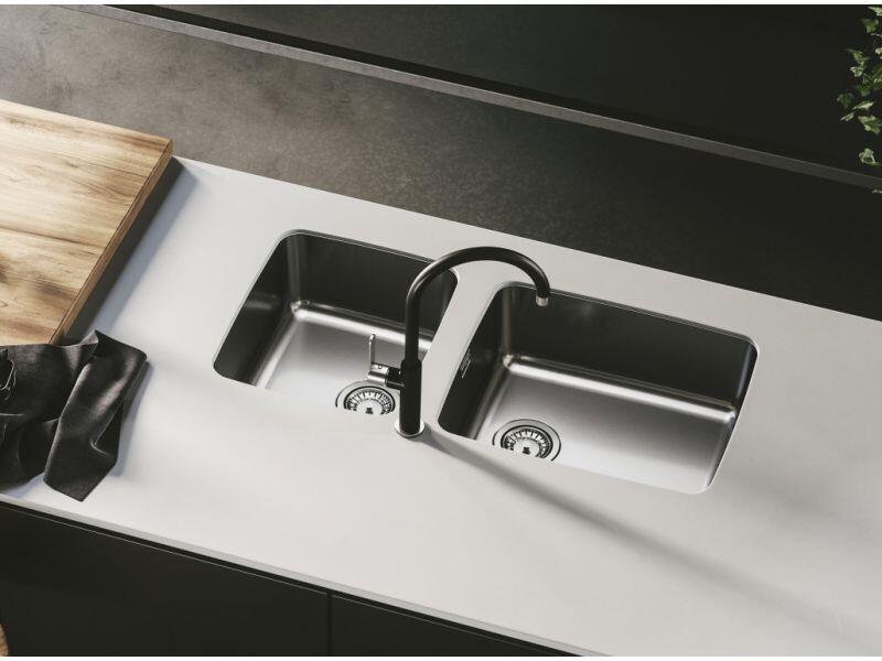 Different colors kitchen sinks