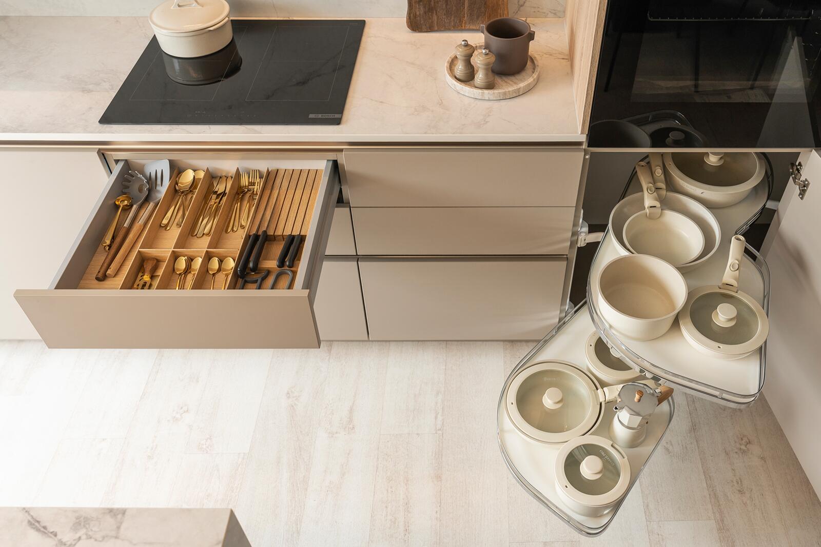 Corner storage