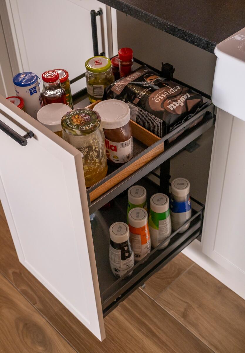 Under-counter storage in the cooking zone