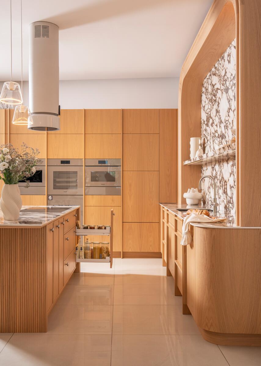 Under-counter storage in the cooking zone