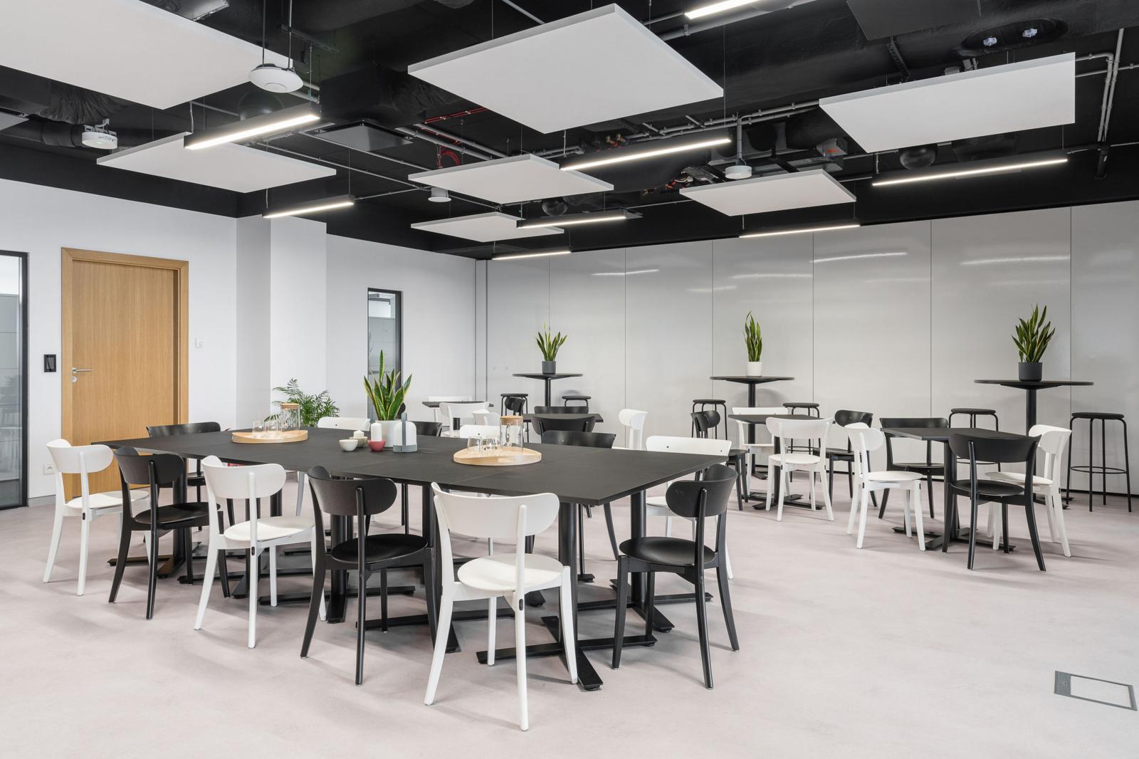 Tables, FRISBEE, Kinnarps