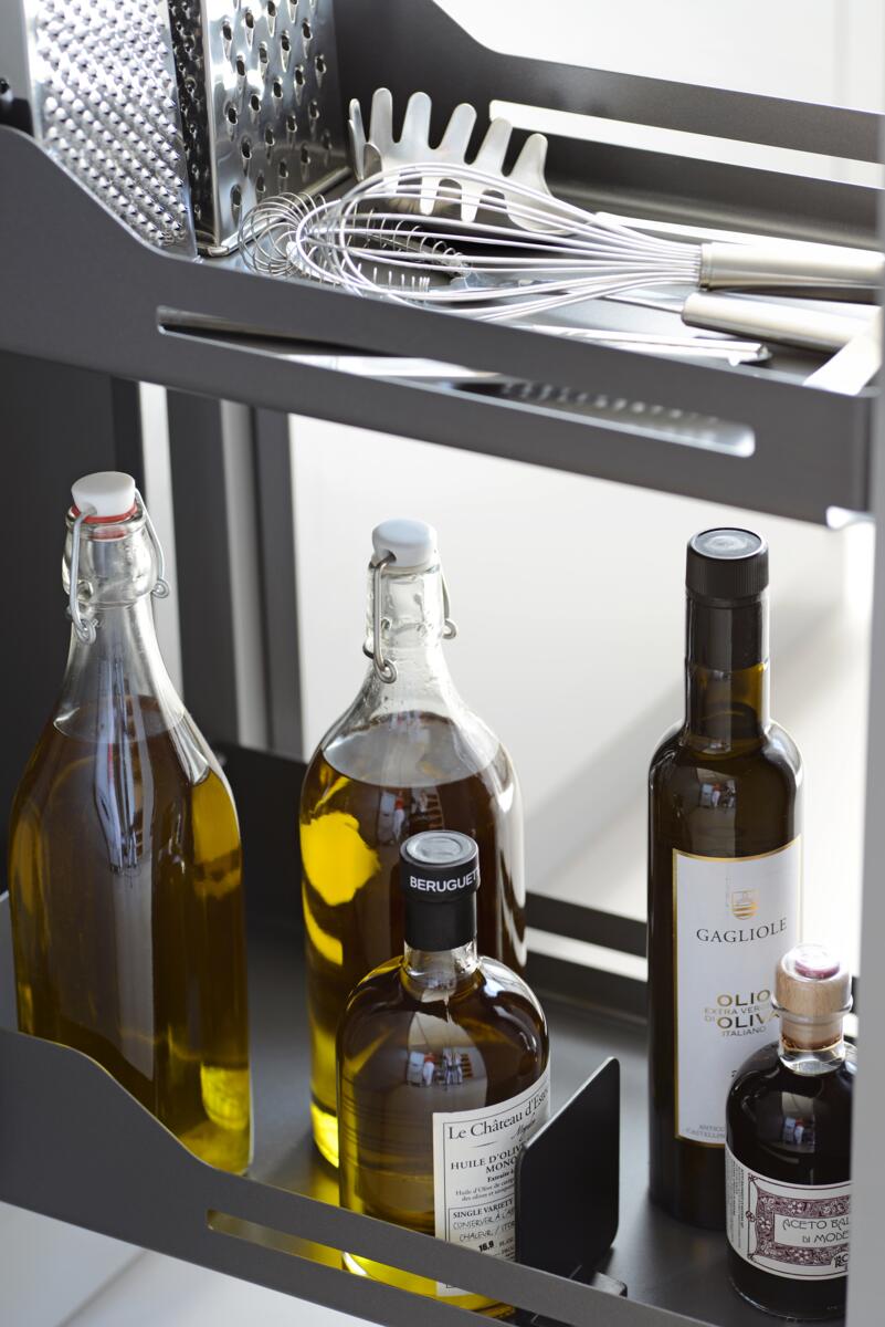 Under-counter storage in the cooking zone