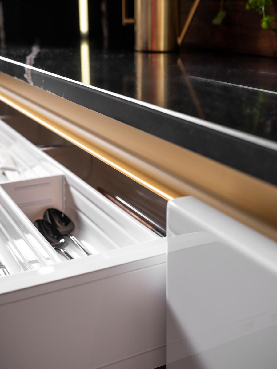 Furniture accessories, The horizontal handle-less rail C, PEKA