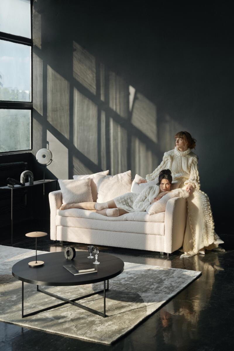 Tables, Moon, BIZZARTO